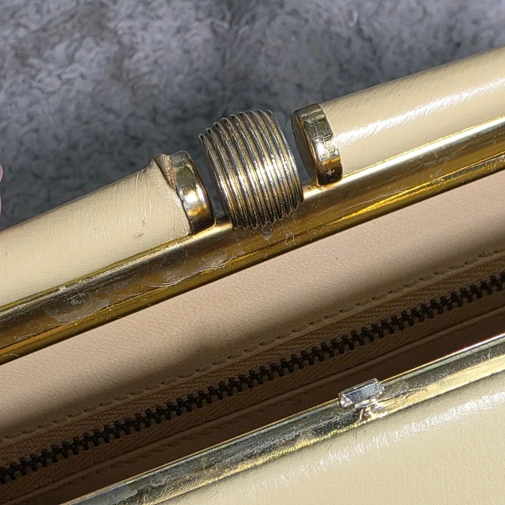 Triangle New York‎ Vintage MCM Handbag Leather Lined Cream Gold Kiss Lock